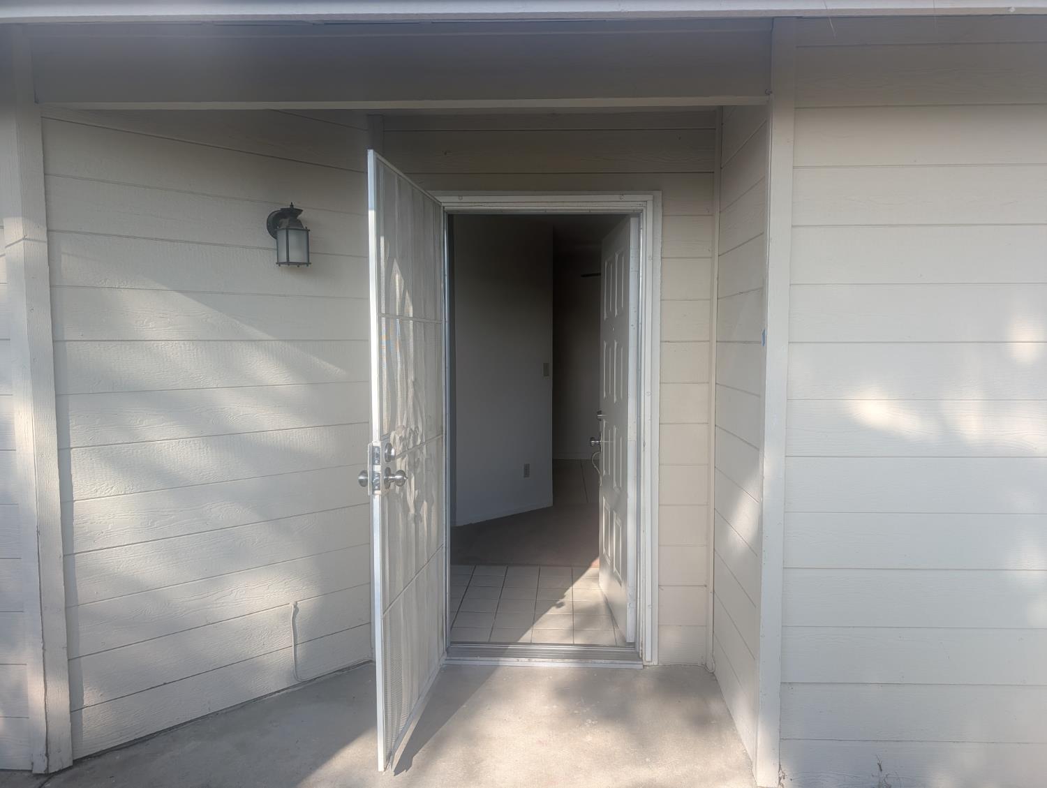 590 W Escalon Ave, Clovis, CA 93612