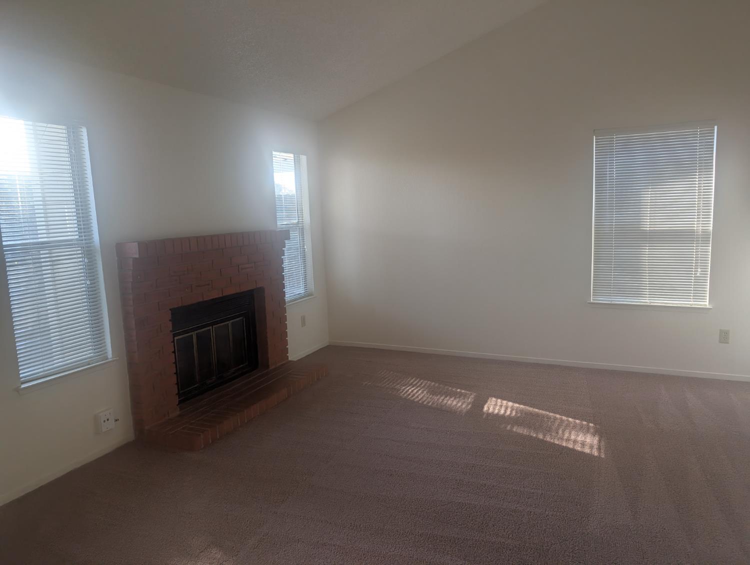 590 W Escalon Ave, Clovis, CA 93612