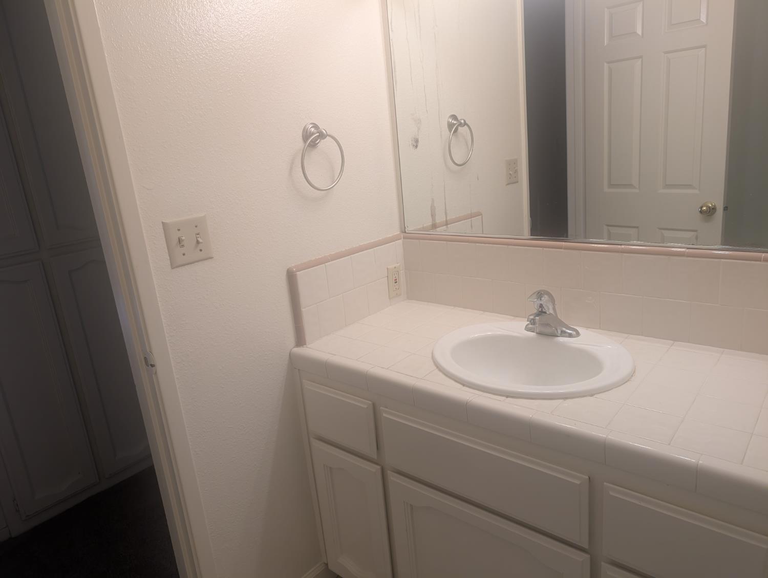 590 W Escalon Ave, Clovis, CA 93612