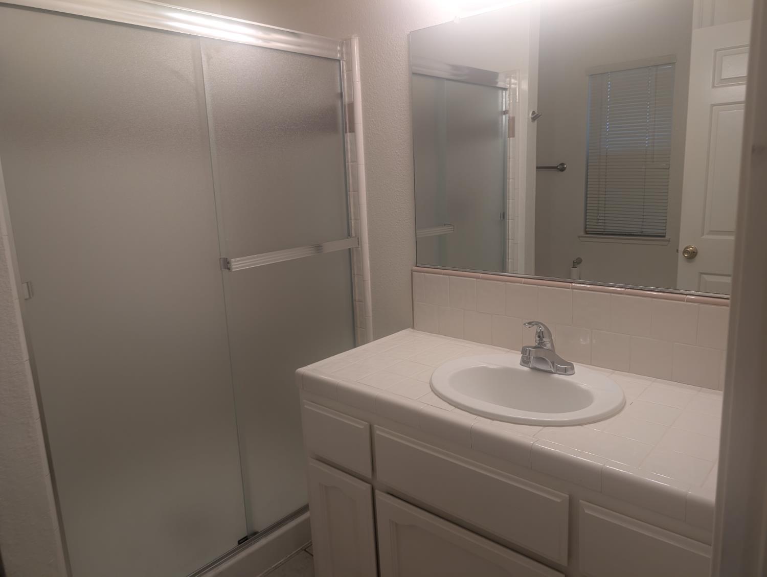 590 W Escalon Ave, Clovis, CA 93612