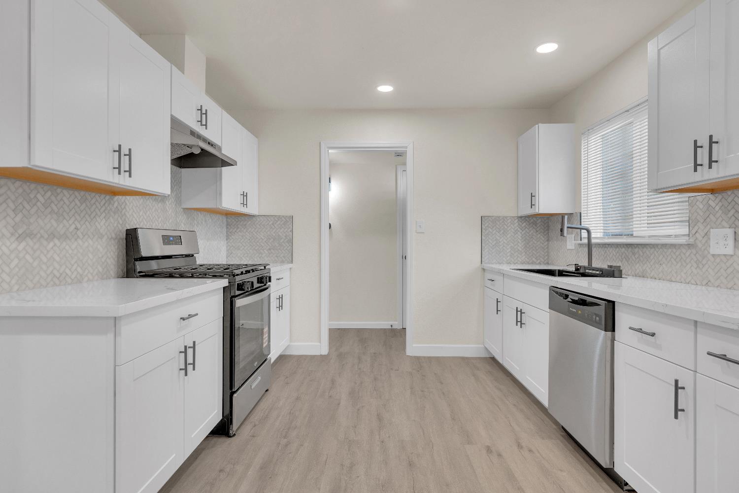 5080 E Hammond Ave, Fresno, CA 93727