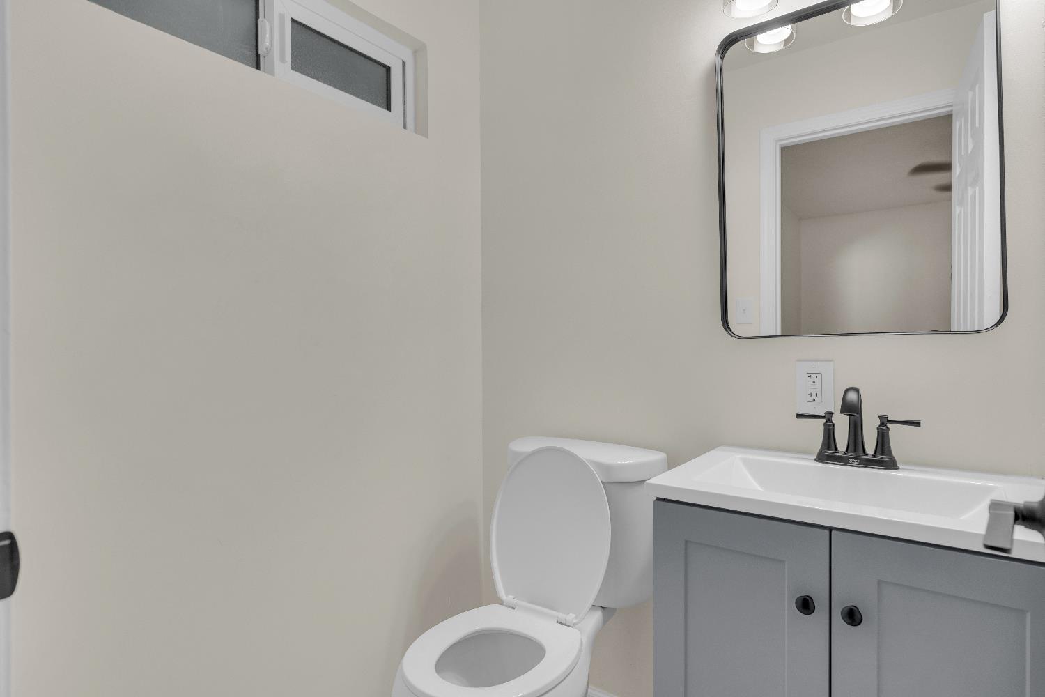 5080 E Hammond Ave, Fresno, CA 93727