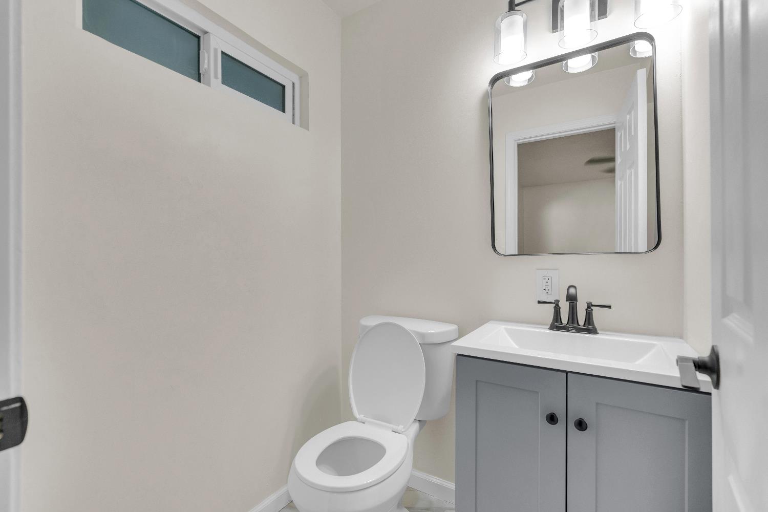 5080 E Hammond Ave, Fresno, CA 93727