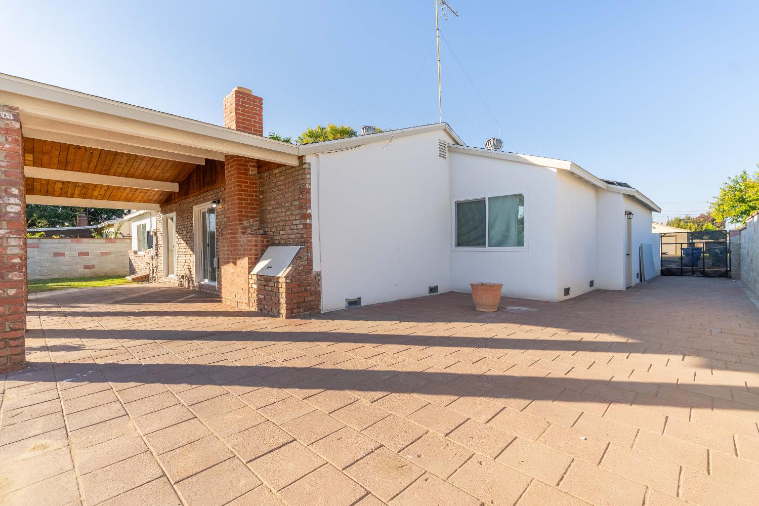 5080 E Hammond Ave, Fresno, CA 93727