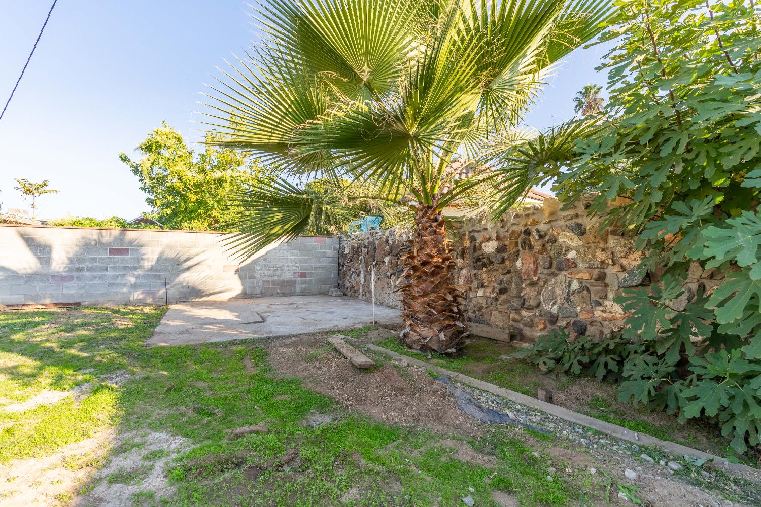 5080 E Hammond Ave, Fresno, CA 93727