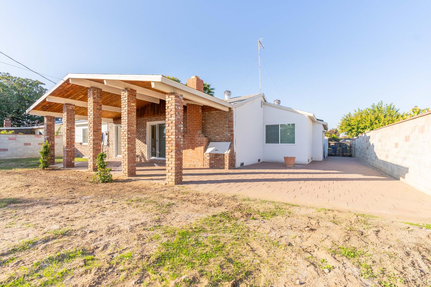 5080 E Hammond Ave, Fresno, CA 93727