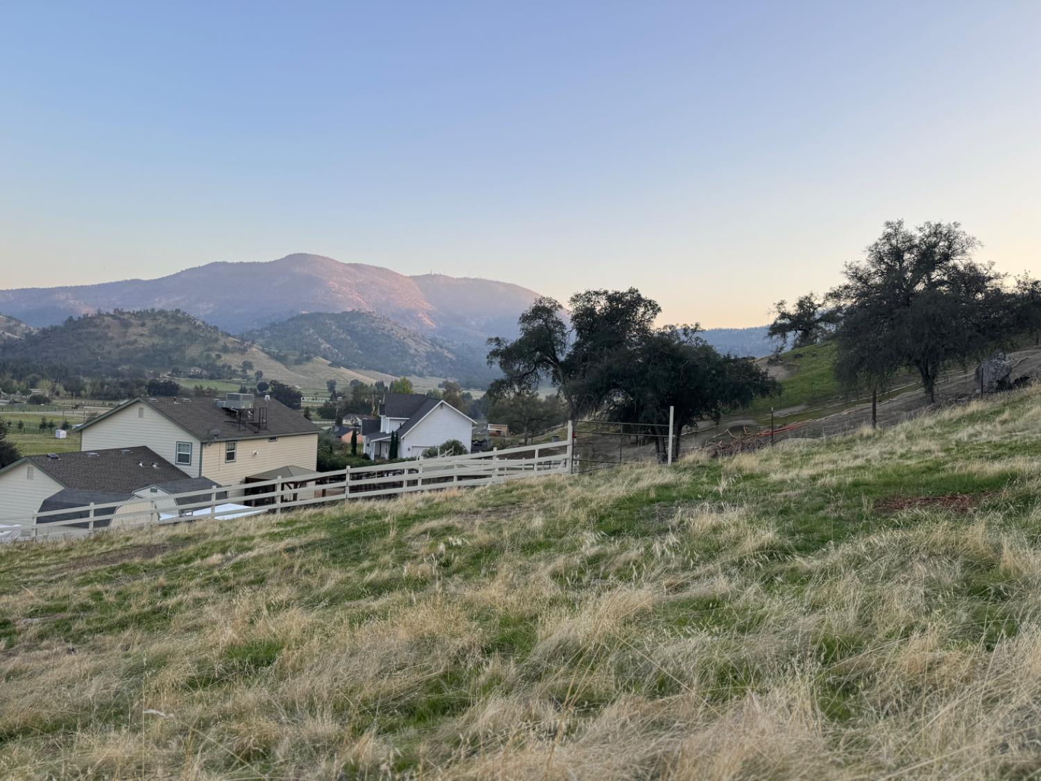 123 Big Oak Rd, Sanger, CA 93657