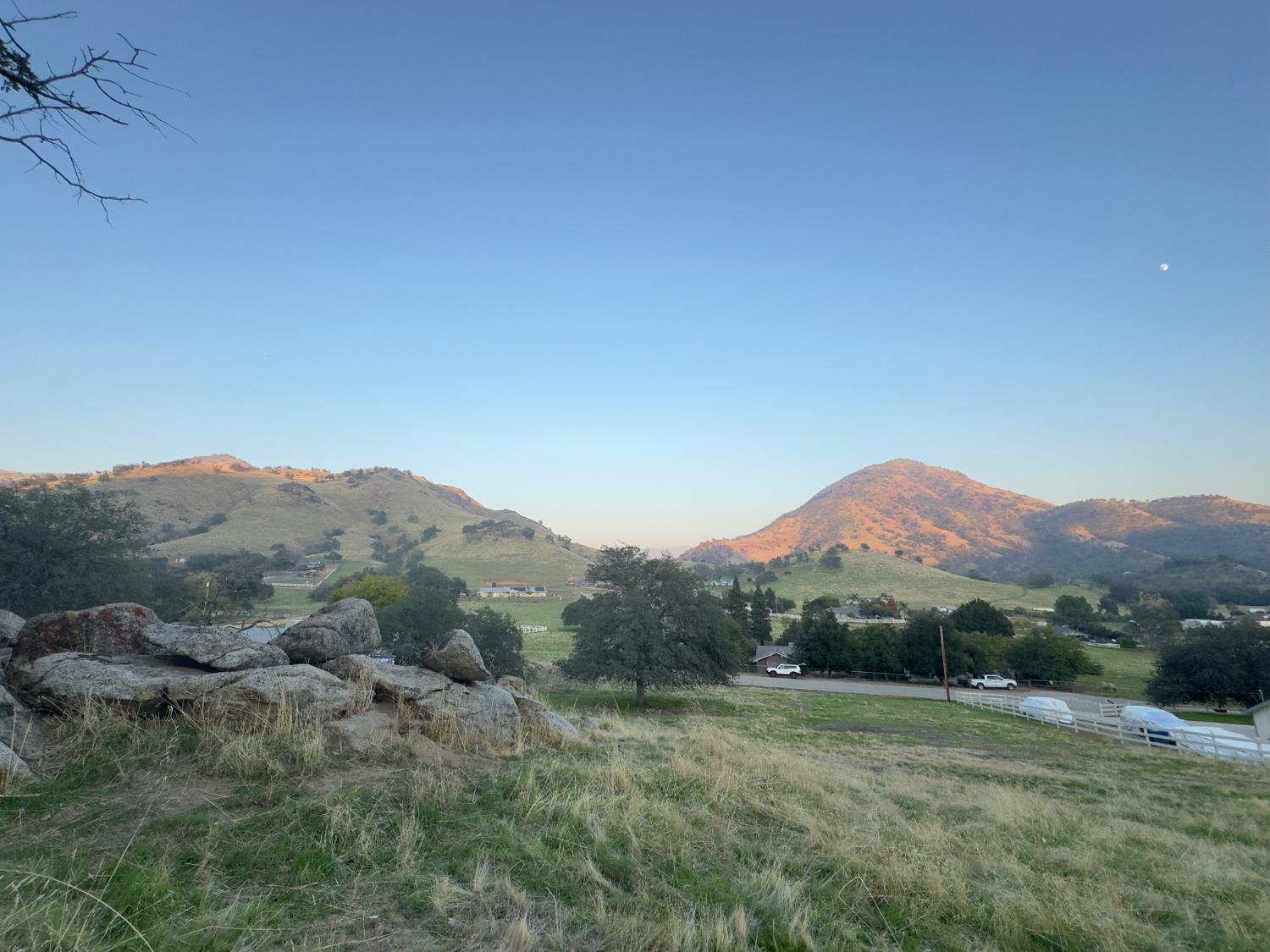 123 Big Oak Rd, Sanger, CA 93657