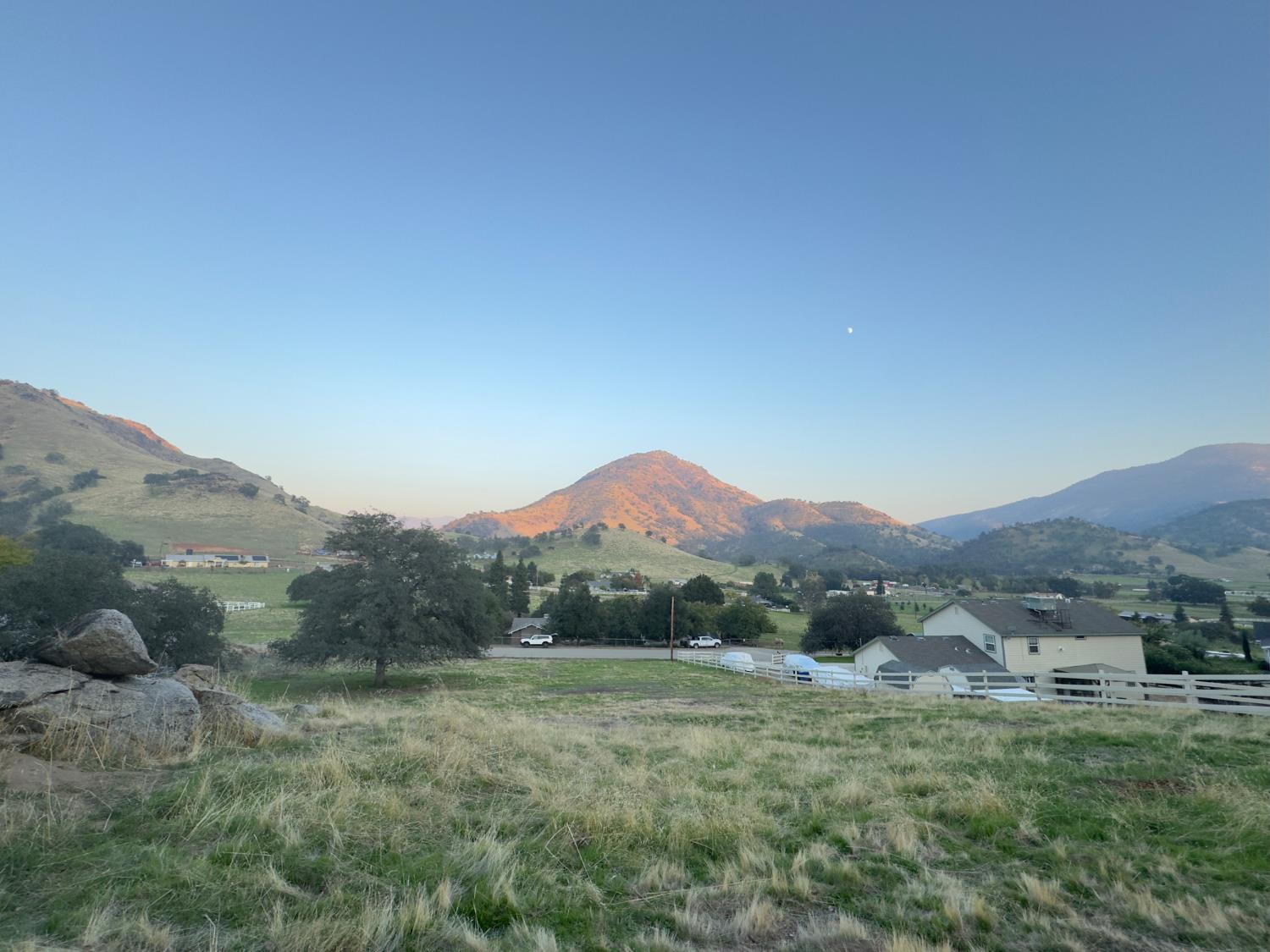 123 Big Oak Rd, Sanger, CA 93657