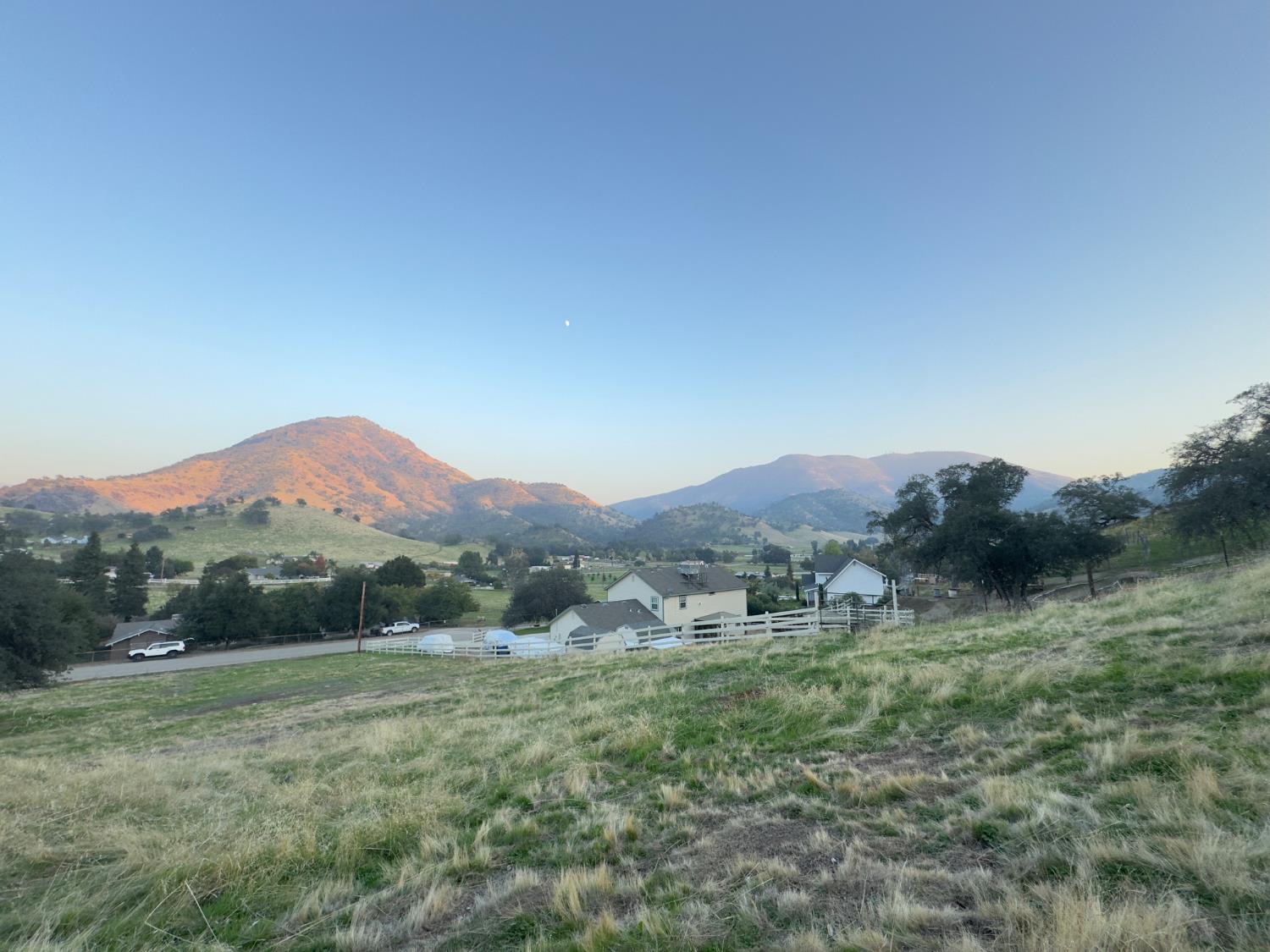 123 Big Oak Rd, Sanger, CA 93657