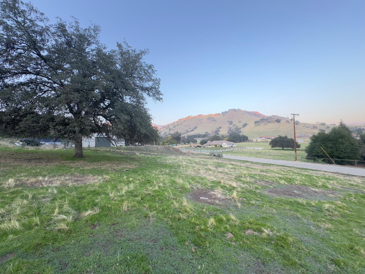 123 Big Oak Rd, Sanger, CA 93657