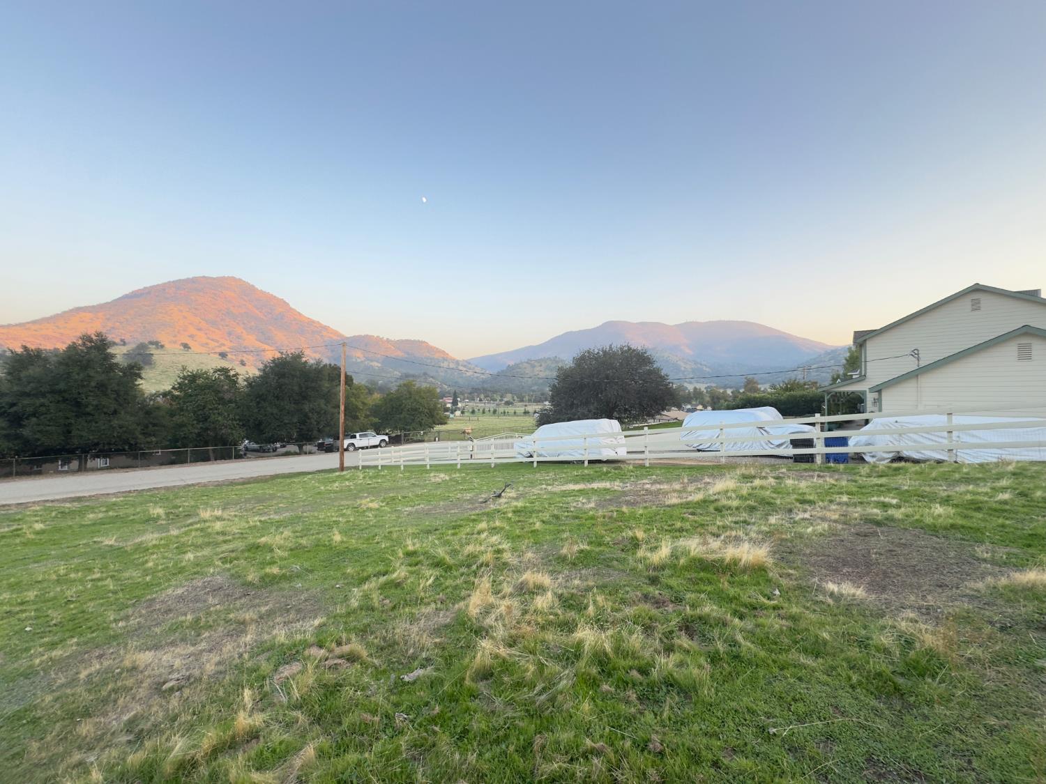 123 Big Oak Rd, Sanger, CA 93657