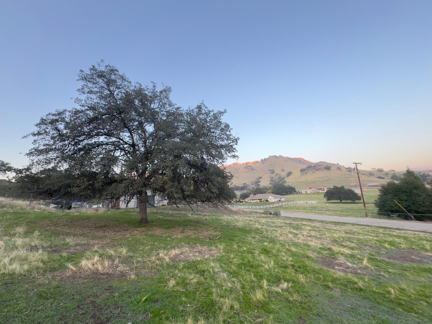 123 Big Oak Rd, Sanger, CA 93657