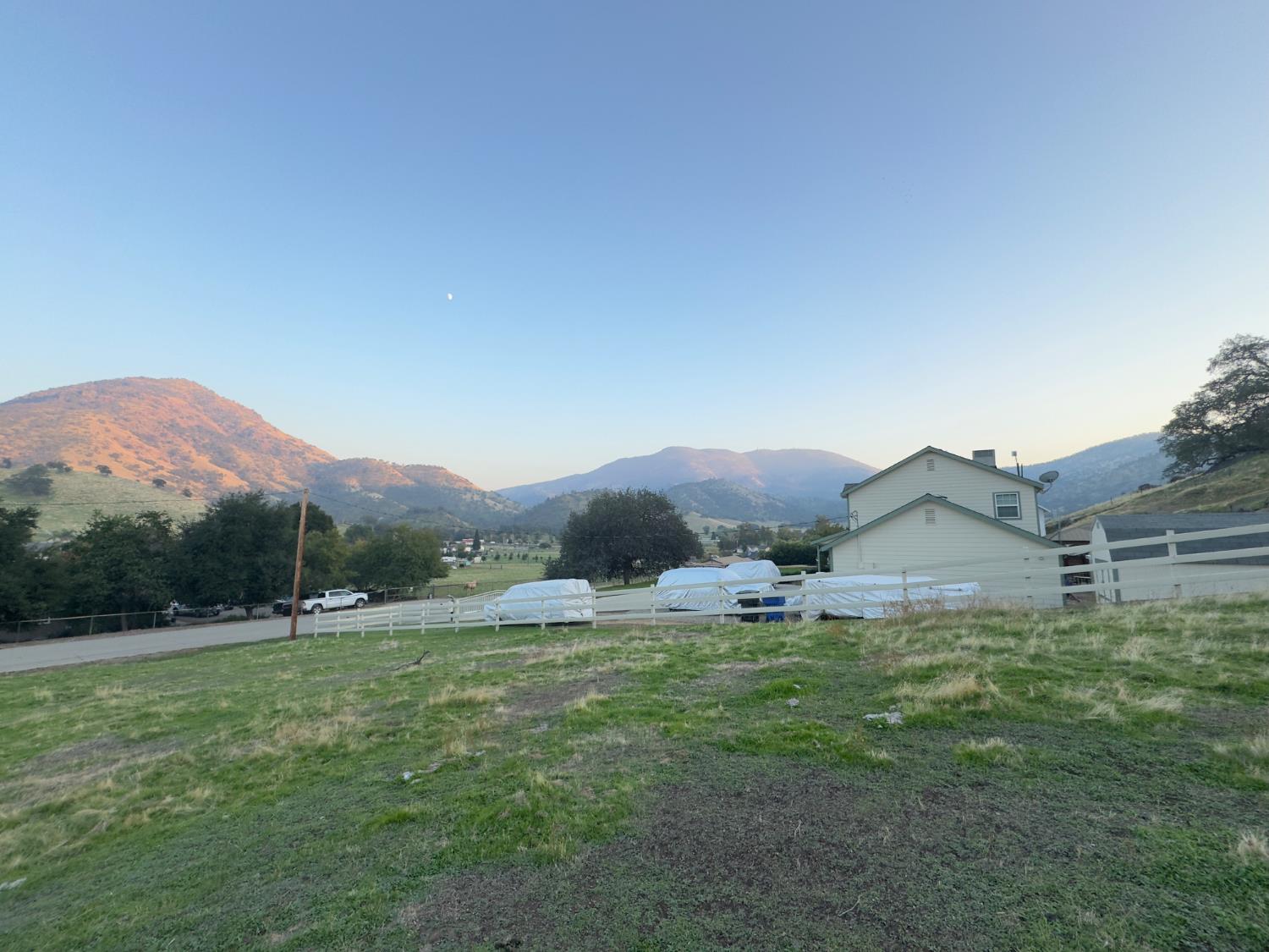 123 Big Oak Rd, Sanger, CA 93657