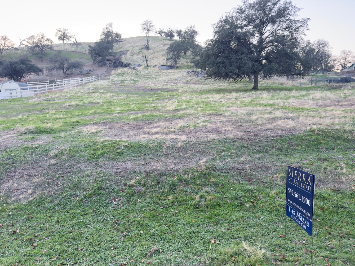 123 Big Oak Rd, Sanger, CA 93657