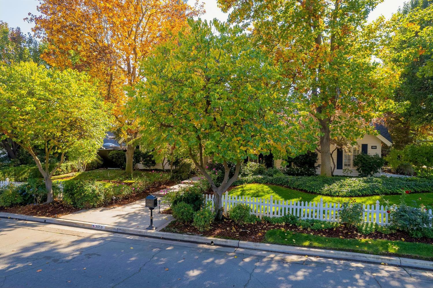 3659 W Spruce Ave, Fresno, CA 93711