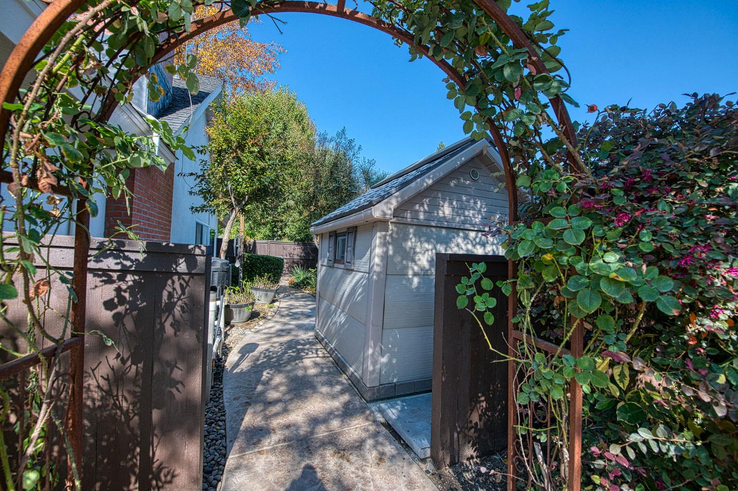 3659 W Spruce Ave, Fresno, CA 93711