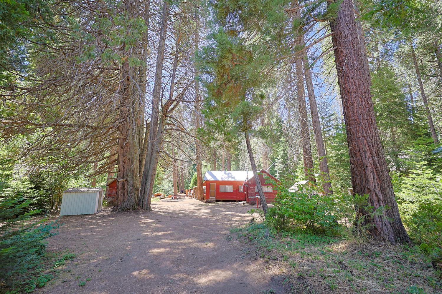 57989 Eshom Valley Dr, Badger, CA 93603