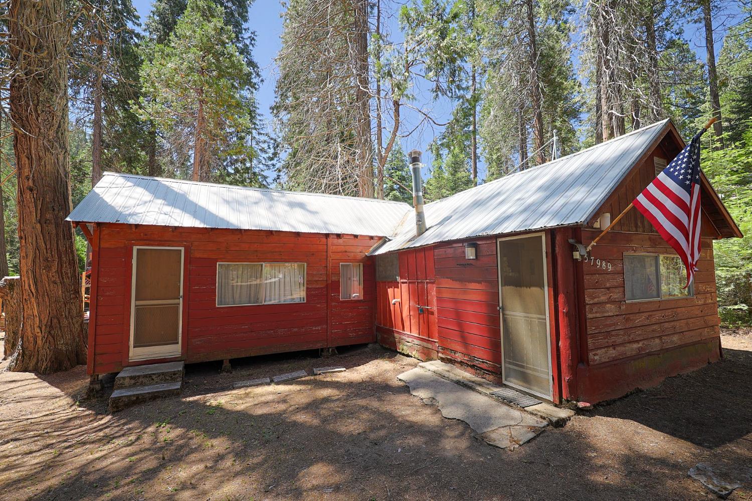 57989 Eshom Valley Dr, Badger, CA 93603