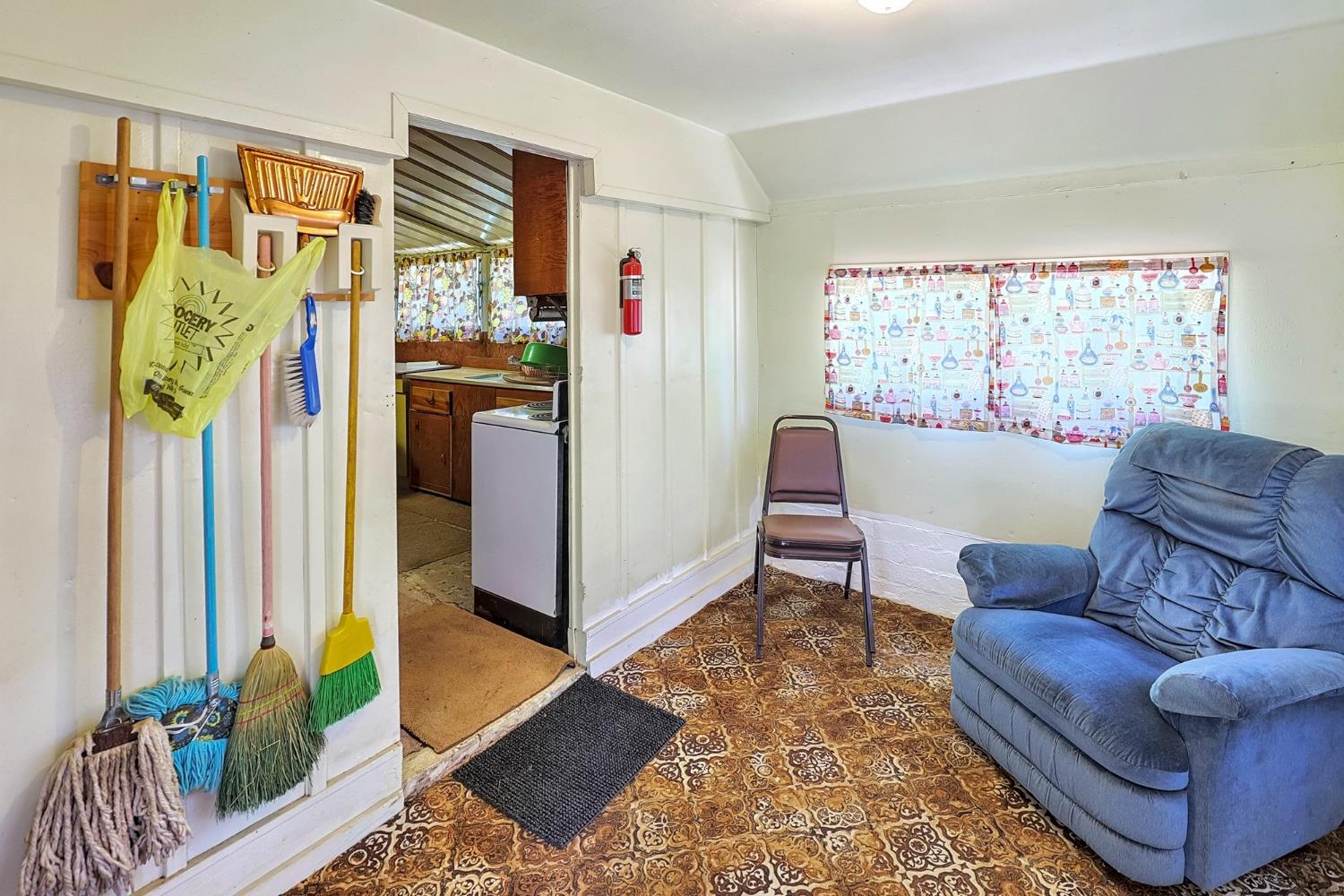 57989 Eshom Valley Dr, Badger, CA 93603