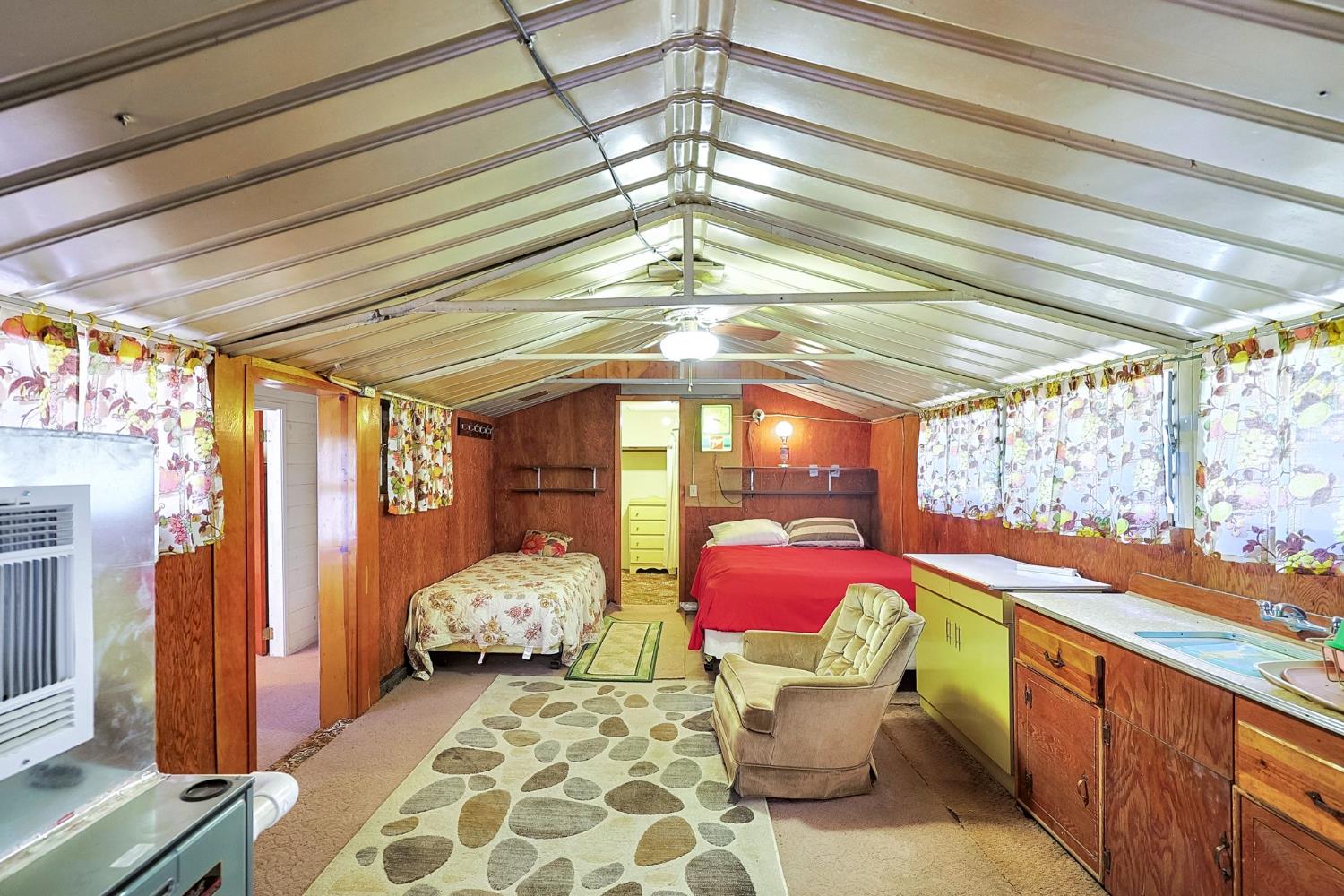 57989 Eshom Valley Dr, Badger, CA 93603