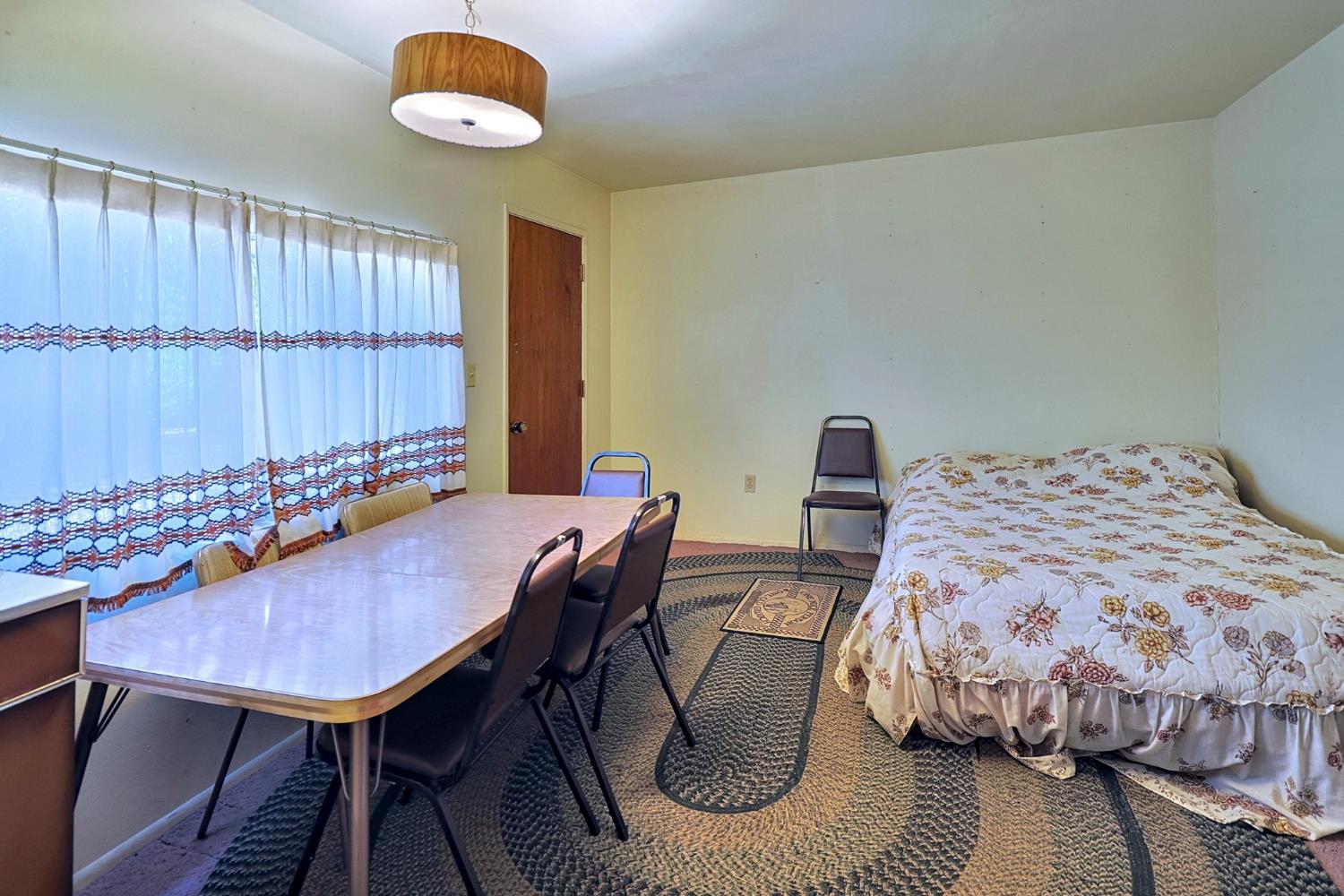 57989 Eshom Valley Dr, Badger, CA 93603