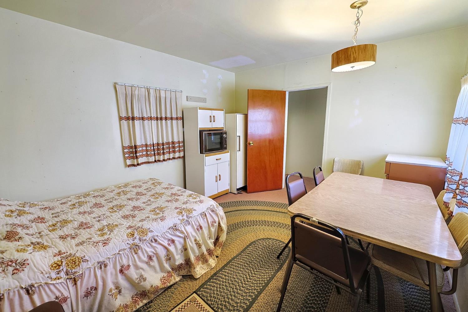 57989 Eshom Valley Dr, Badger, CA 93603