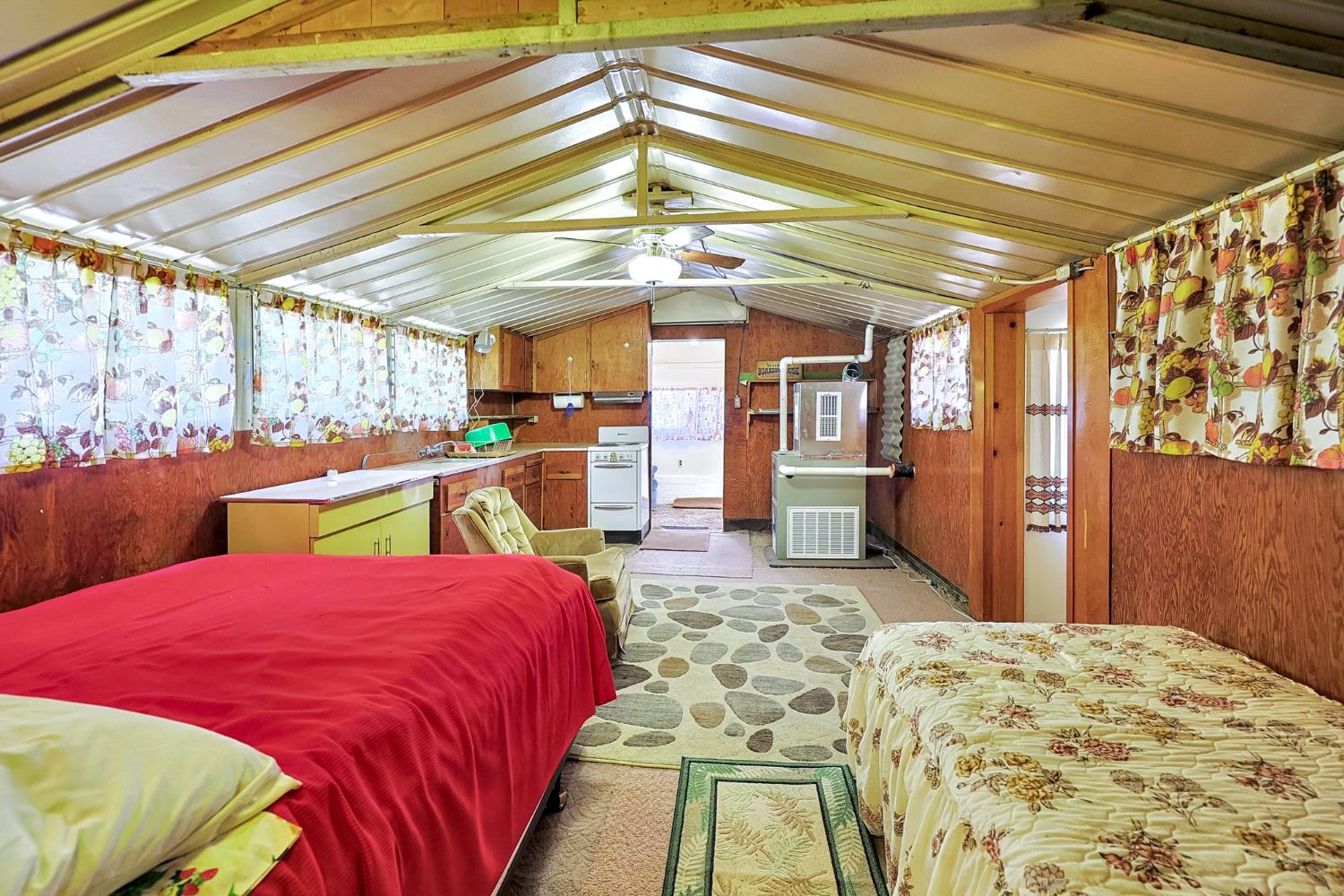 57989 Eshom Valley Dr, Badger, CA 93603