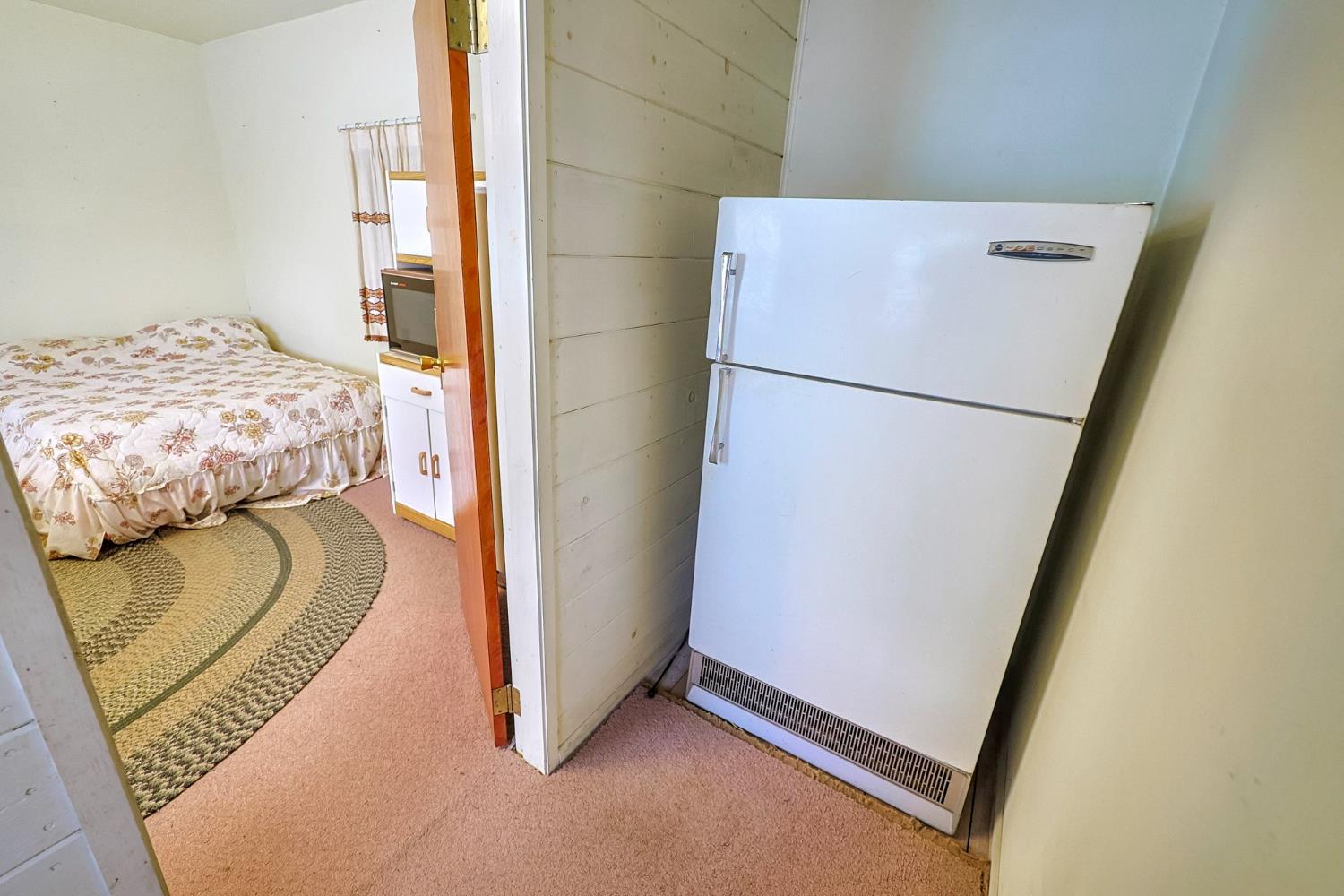 57989 Eshom Valley Dr, Badger, CA 93603