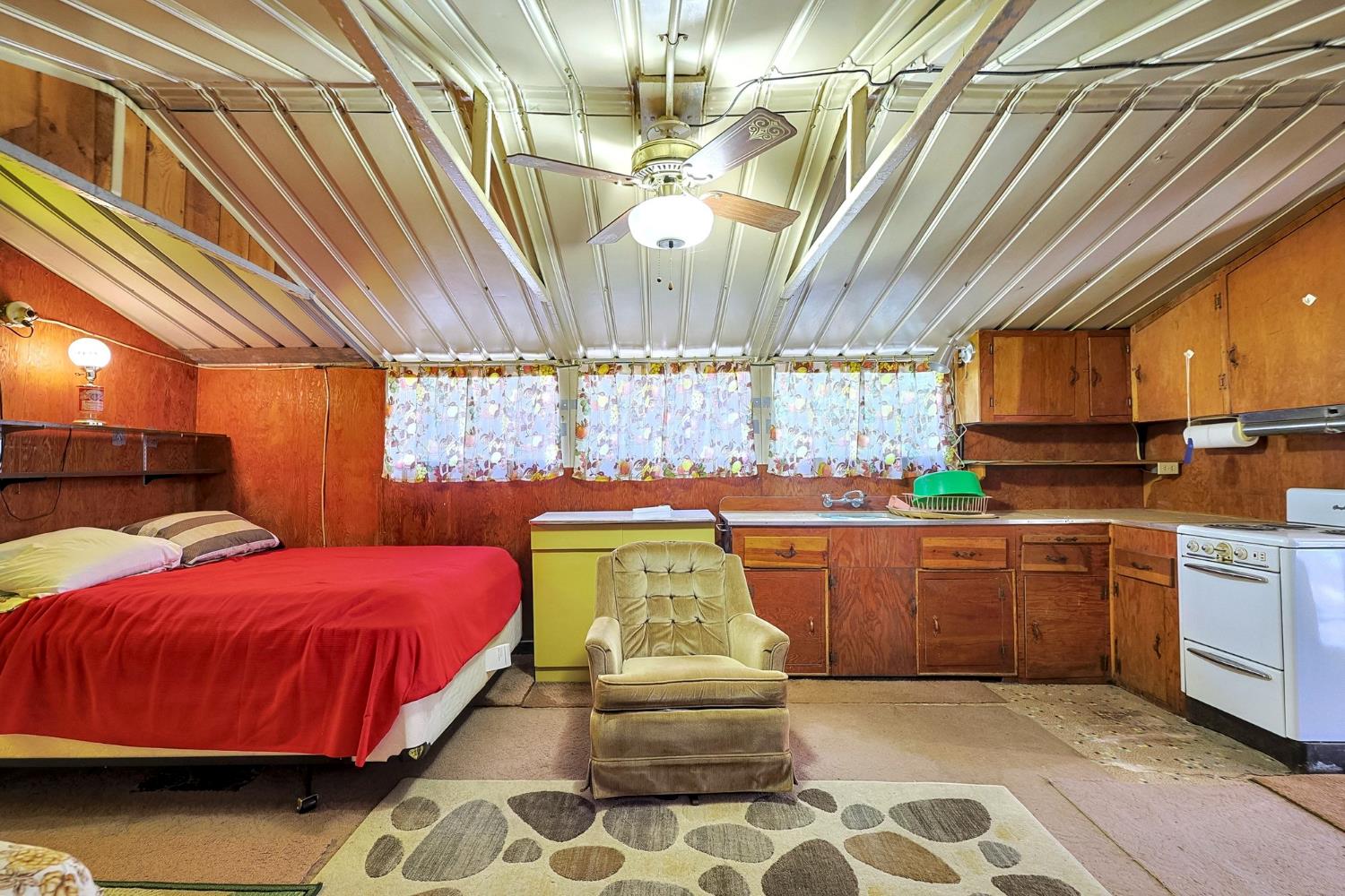 57989 Eshom Valley Dr, Badger, CA 93603