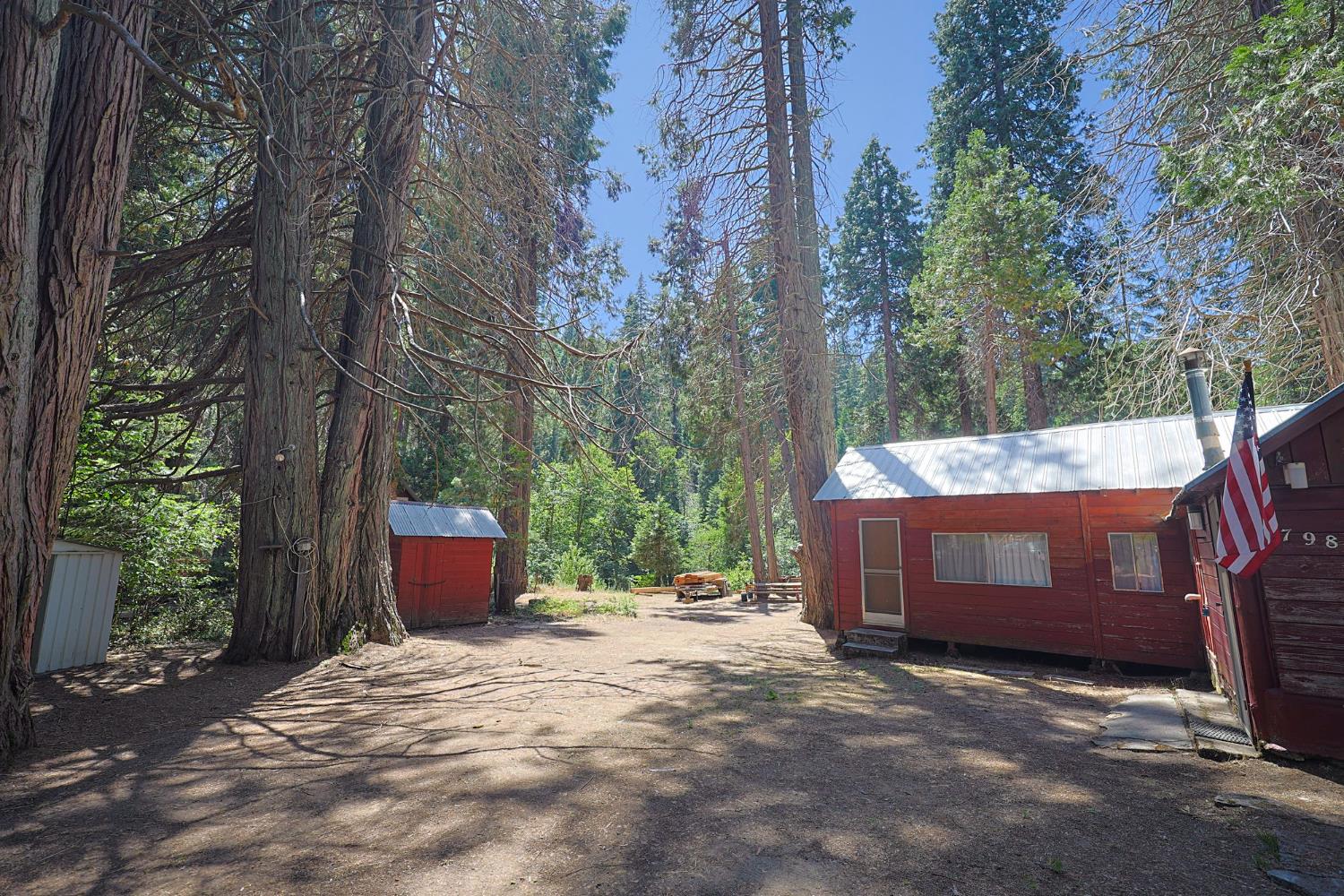 57989 Eshom Valley Dr, Badger, CA 93603