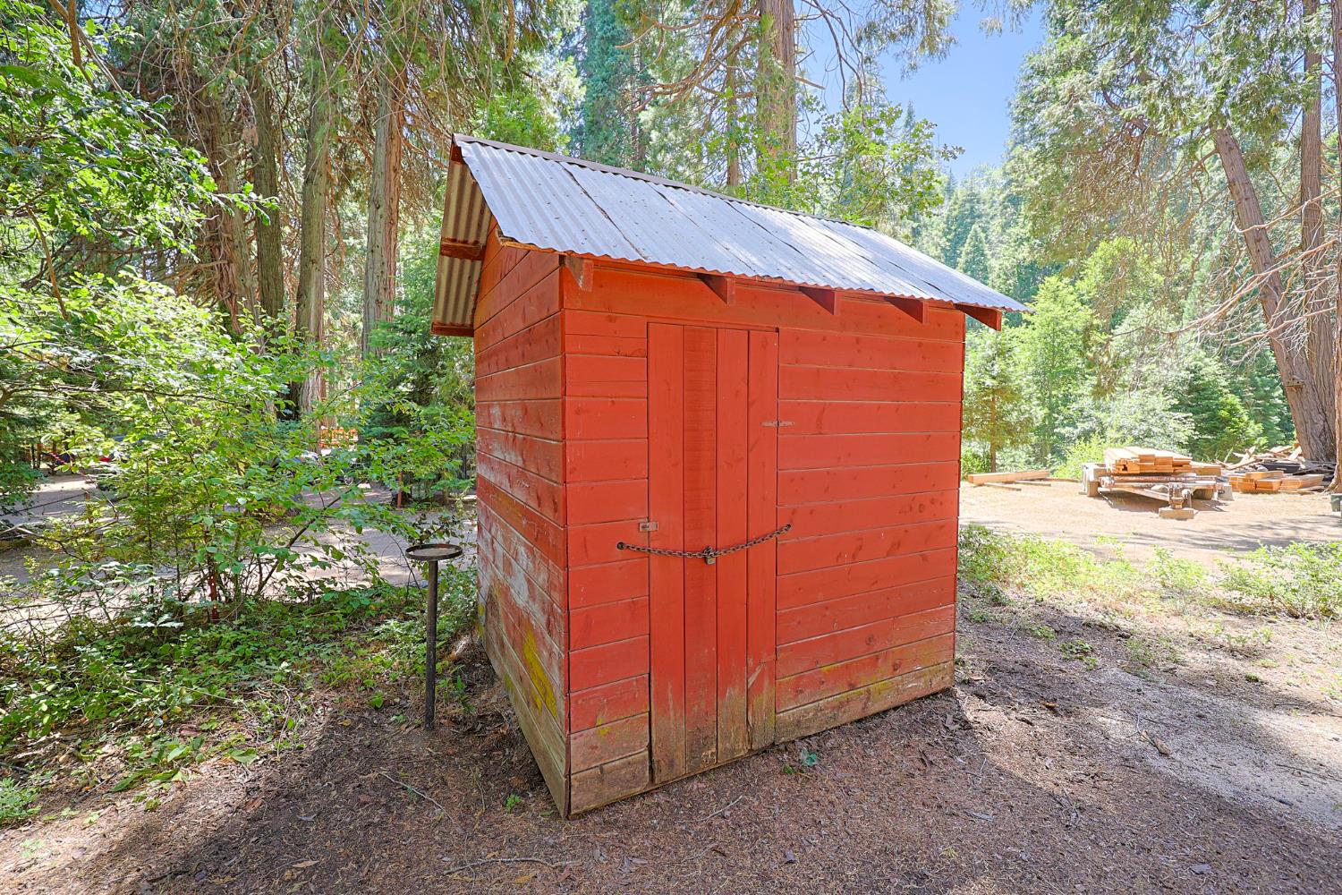 57989 Eshom Valley Dr, Badger, CA 93603