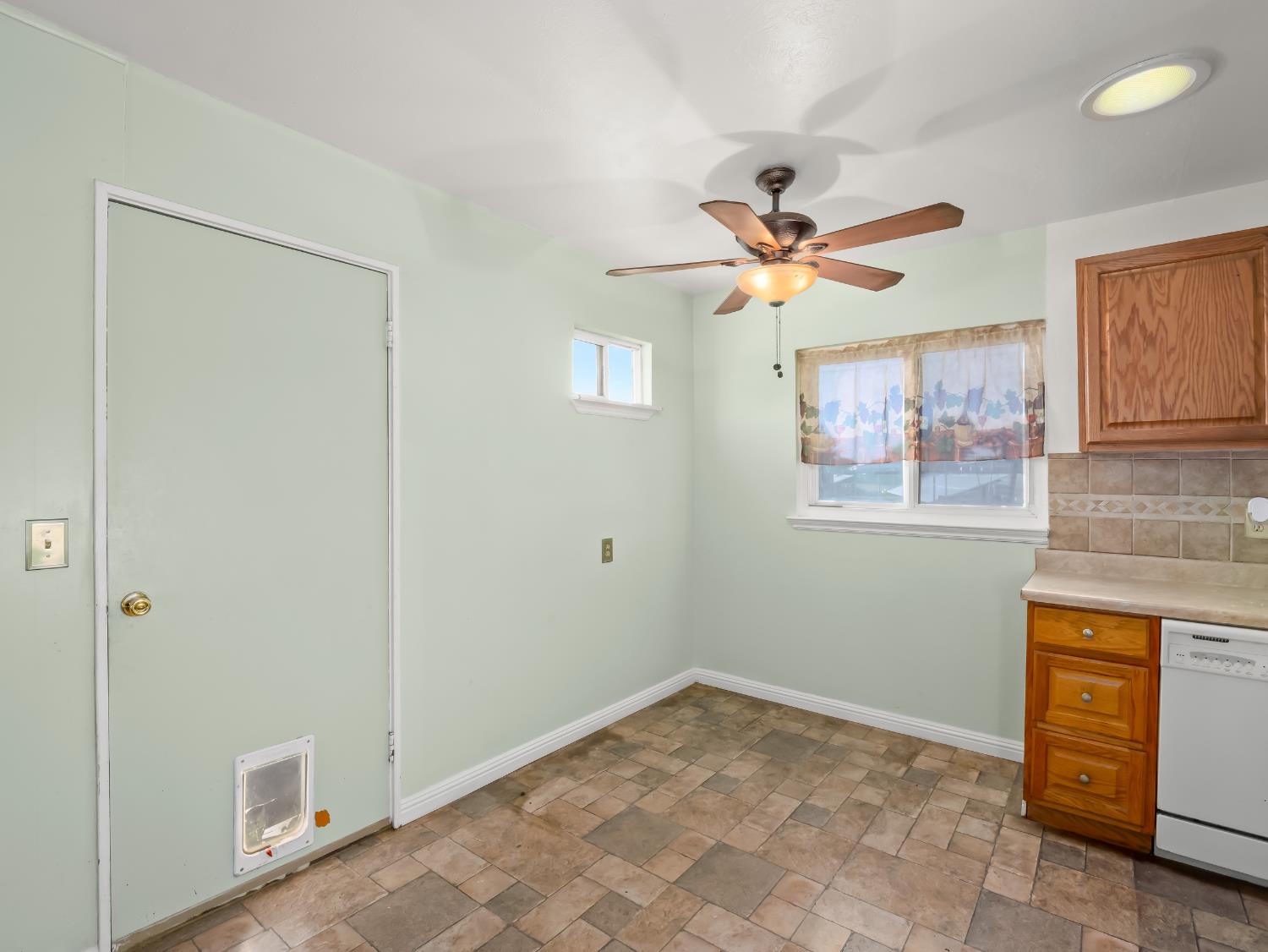 1824 Vasquez Dr, Firebaugh, CA 93622