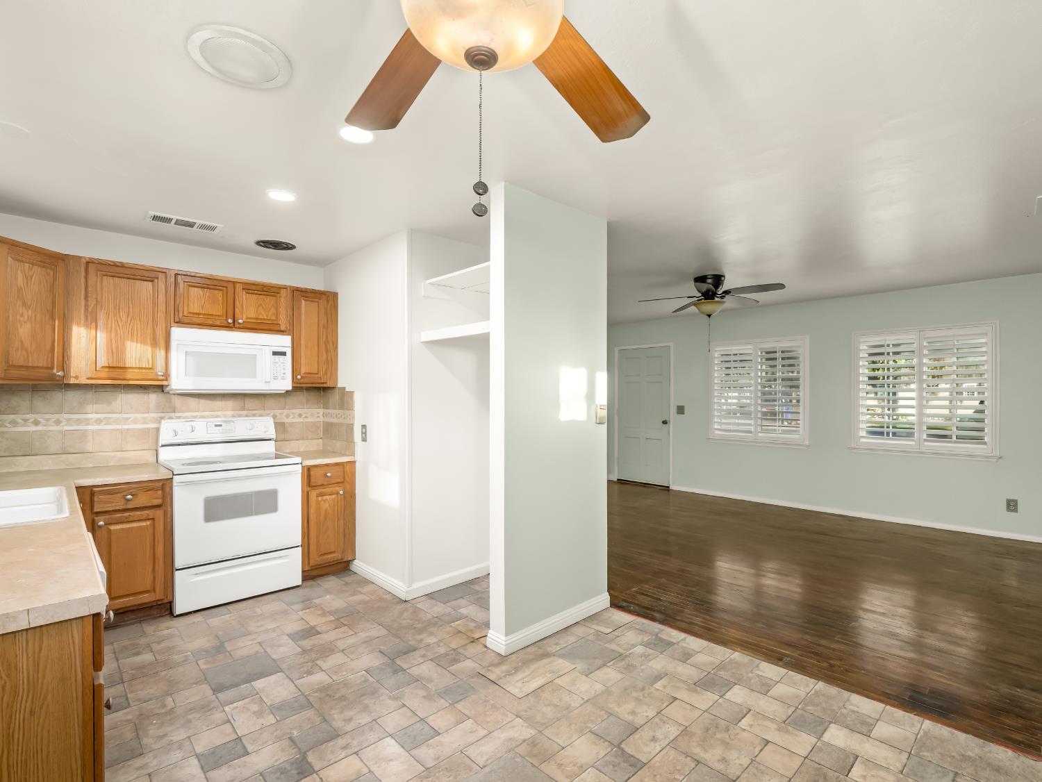 1824 Vasquez Dr, Firebaugh, CA 93622