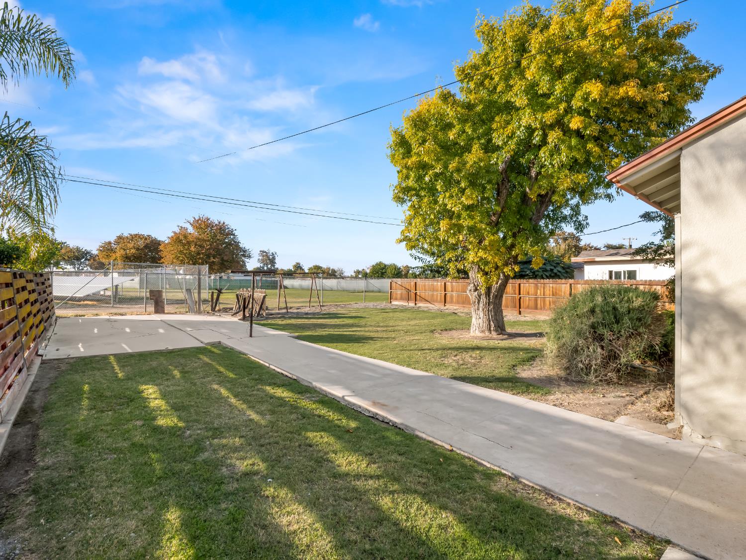 1824 Vasquez Dr, Firebaugh, CA 93622
