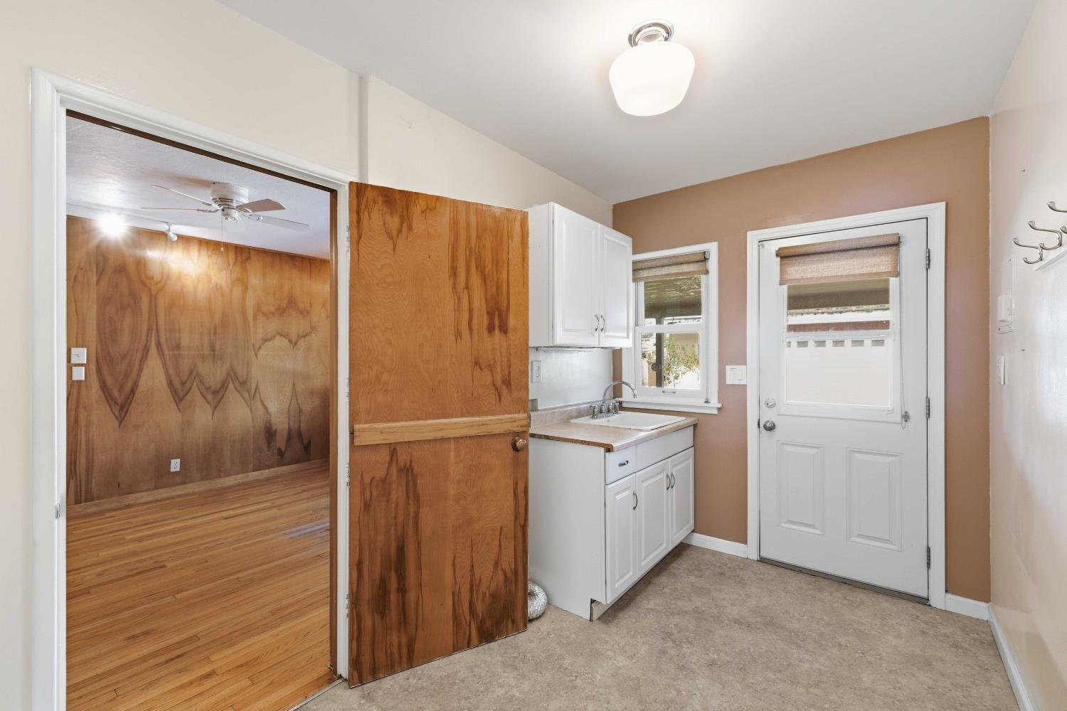 1673 Union, Kingsburg, CA 93631