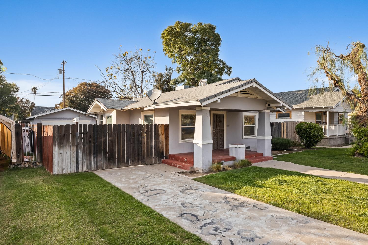 1371 N Roosevelt Ave, Fresno, CA 93728
