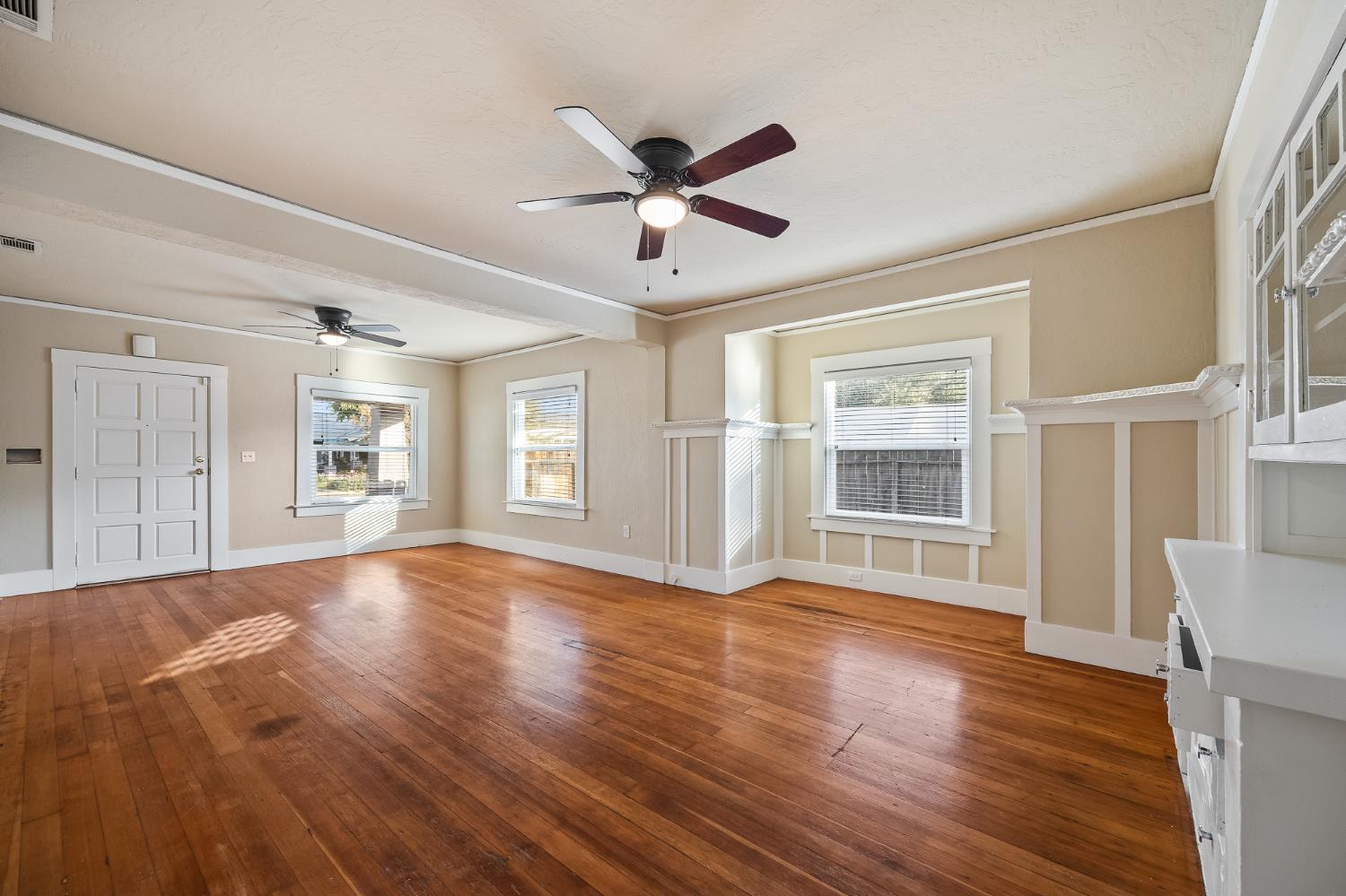 1371 N Roosevelt Ave, Fresno, CA 93728