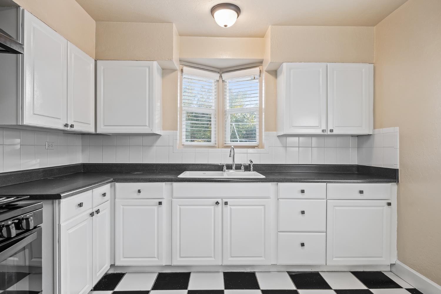 1371 N Roosevelt Ave, Fresno, CA 93728