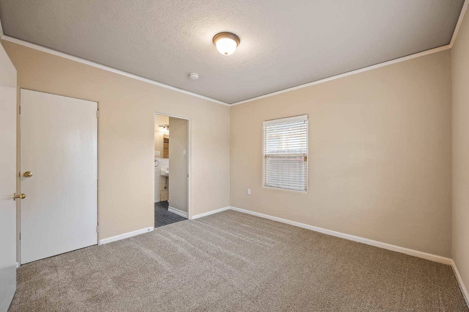 1371 N Roosevelt Ave, Fresno, CA 93728