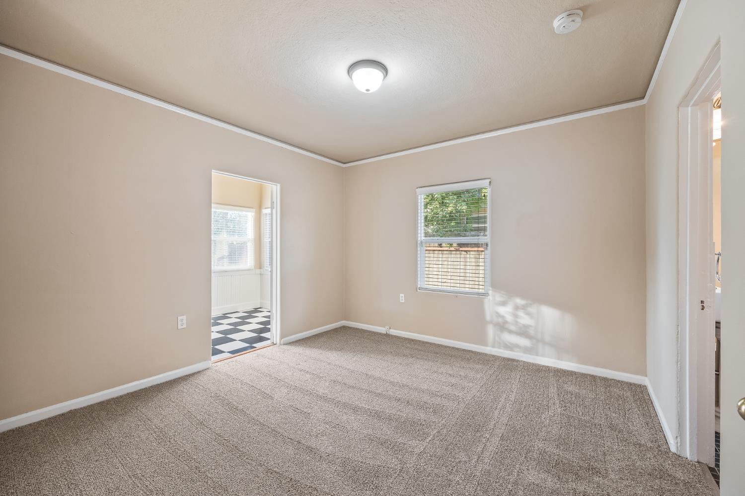 1371 N Roosevelt Ave, Fresno, CA 93728