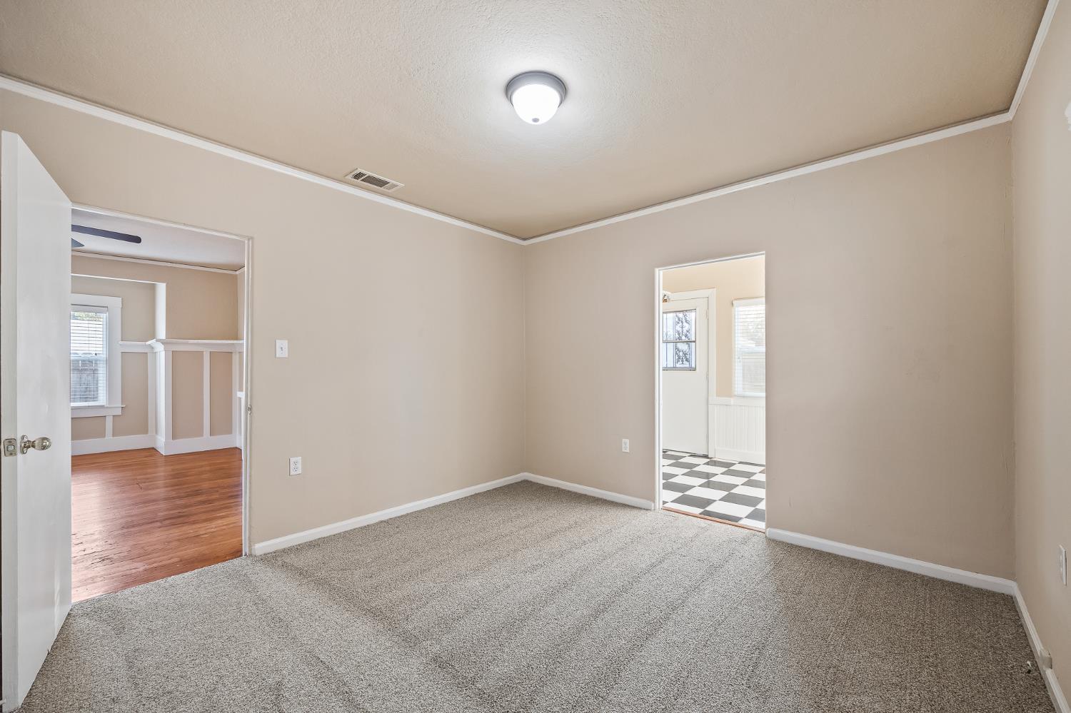 1371 N Roosevelt Ave, Fresno, CA 93728