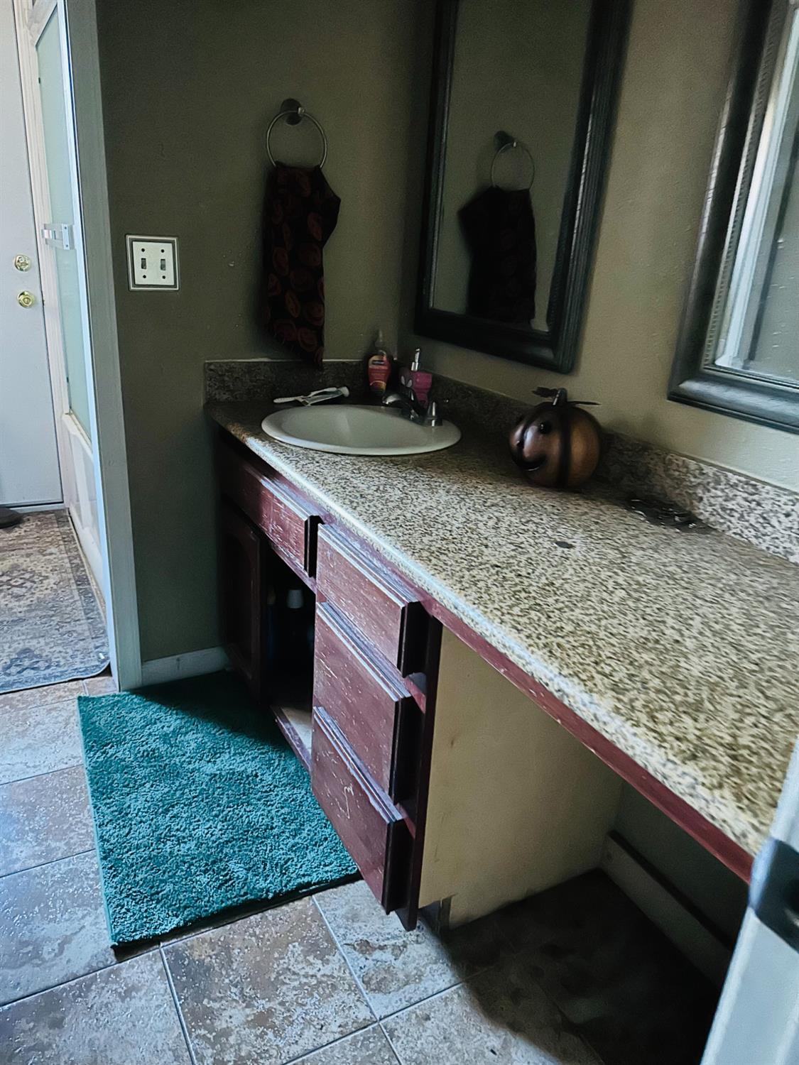 16564 Karen Rd, Madera, CA 93636