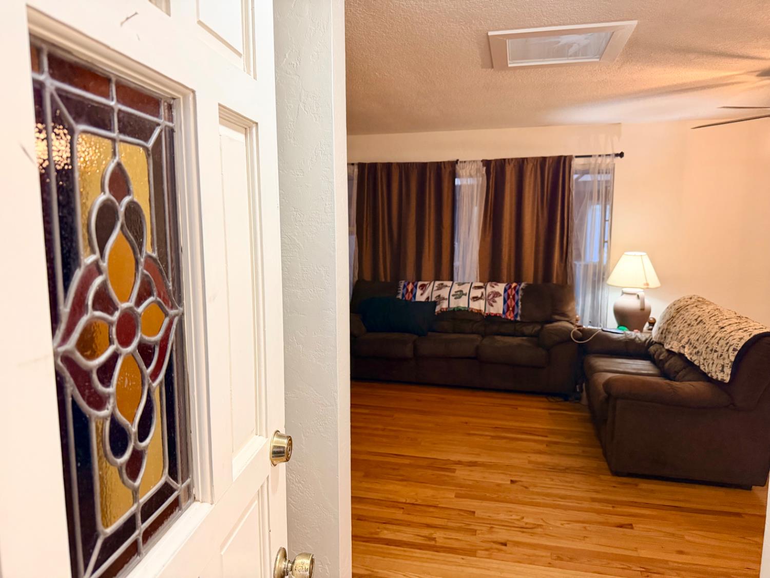 906 W. Ashcroft, Fresno, CA 93705