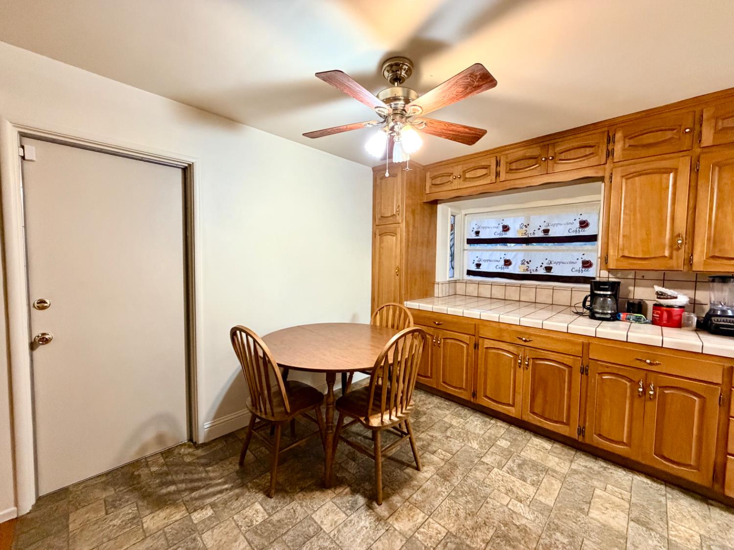 906 W. Ashcroft, Fresno, CA 93705