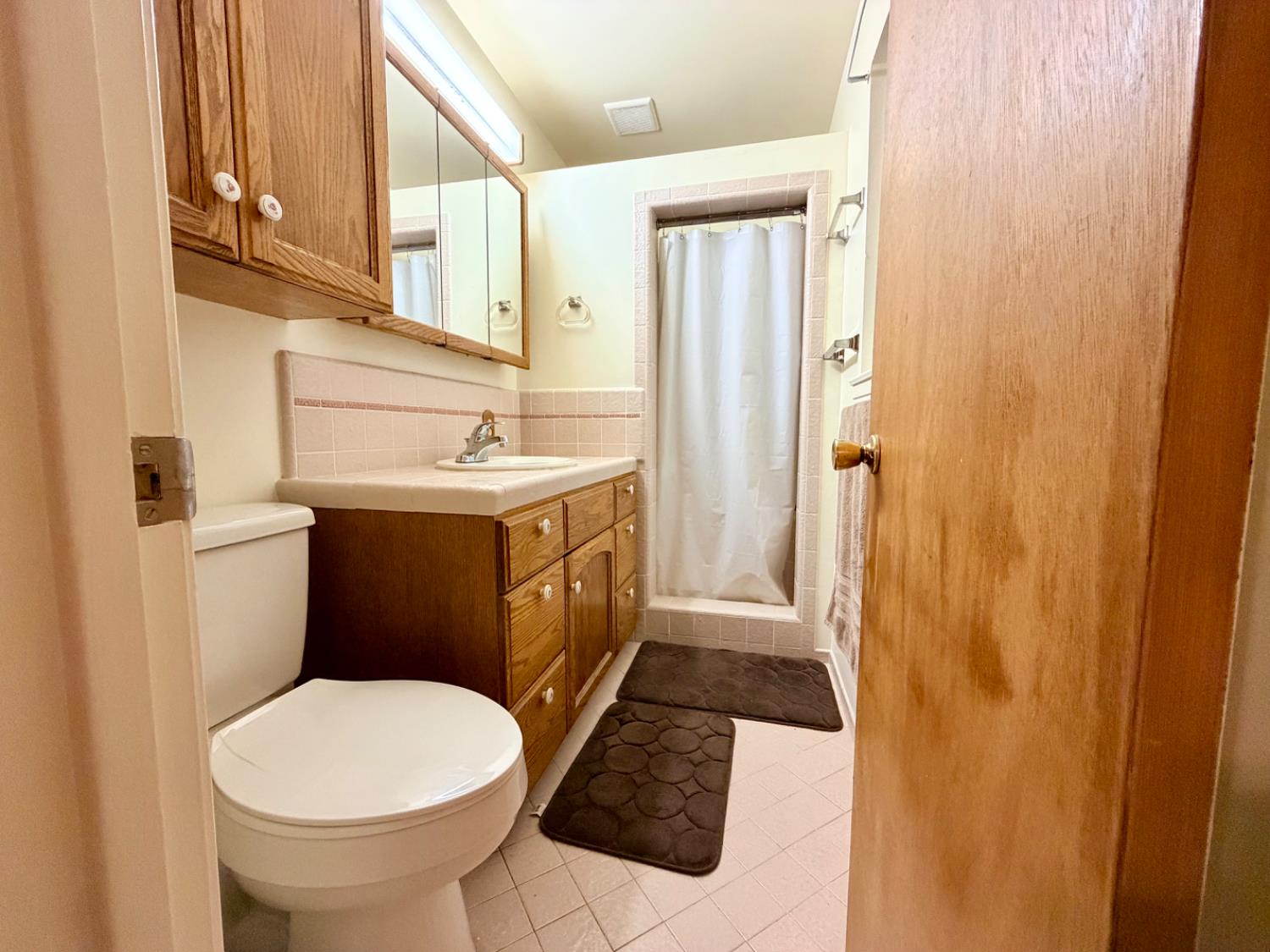 906 W. Ashcroft, Fresno, CA 93705