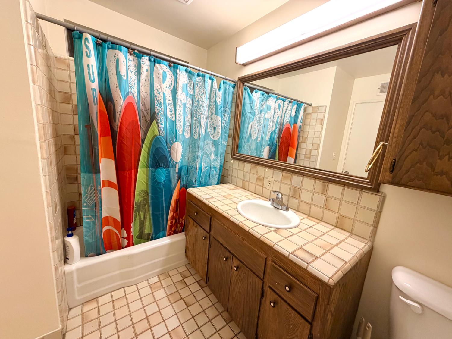 906 W. Ashcroft, Fresno, CA 93705