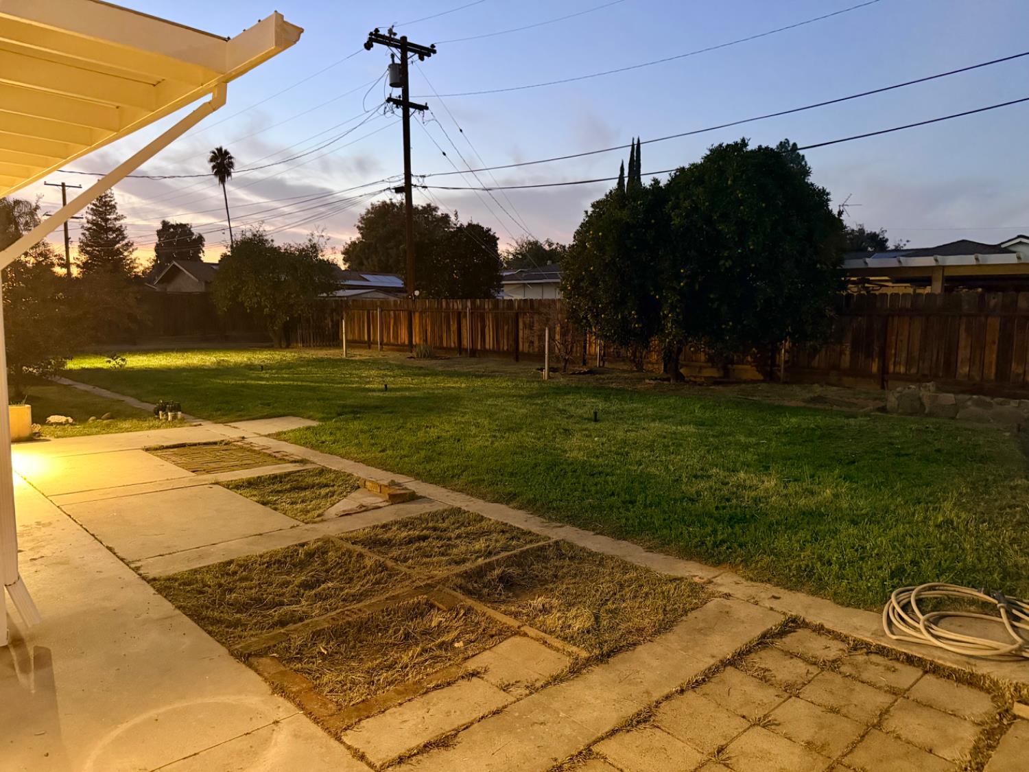 906 W. Ashcroft, Fresno, CA 93705