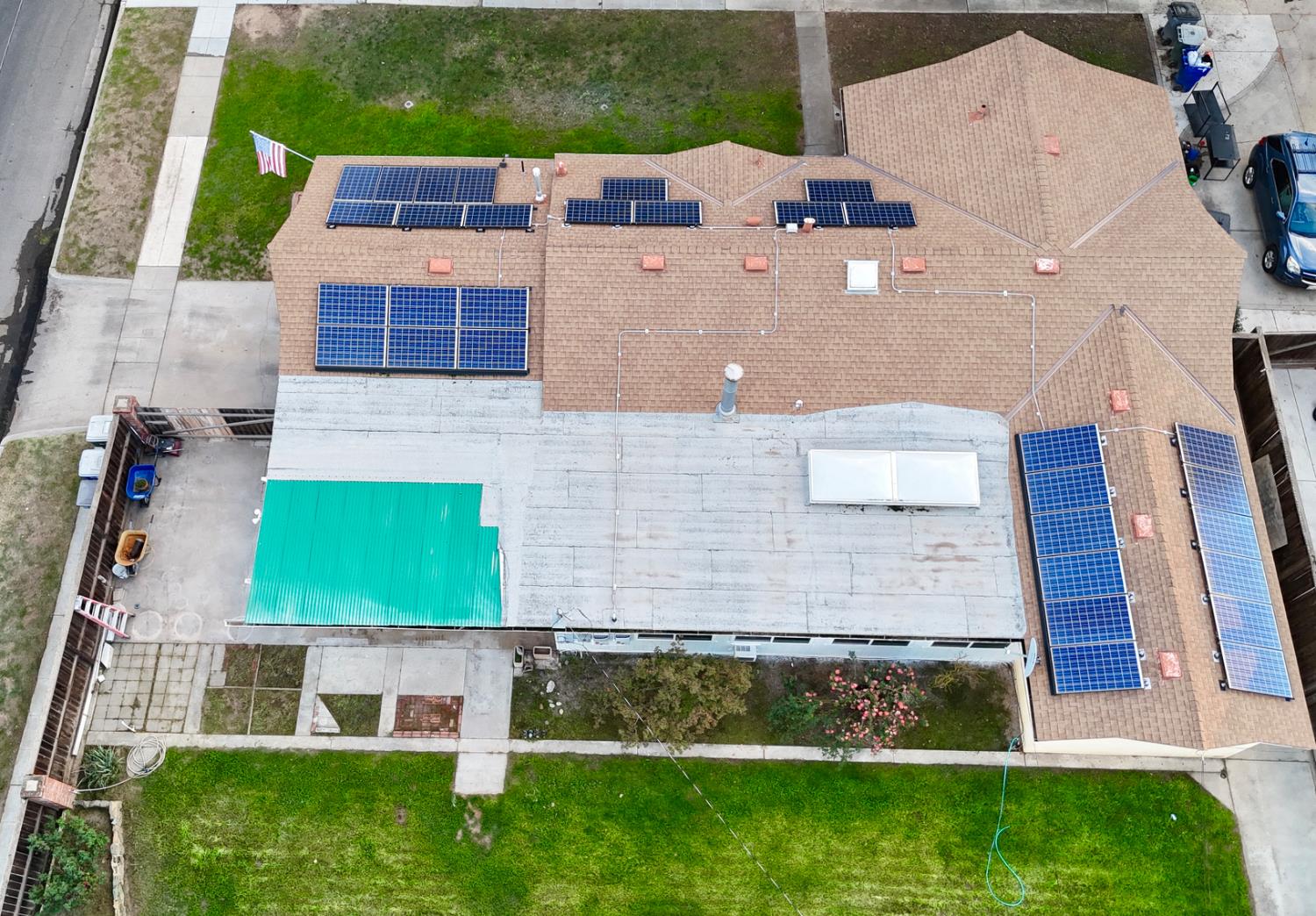 906 W. Ashcroft, Fresno, CA 93705