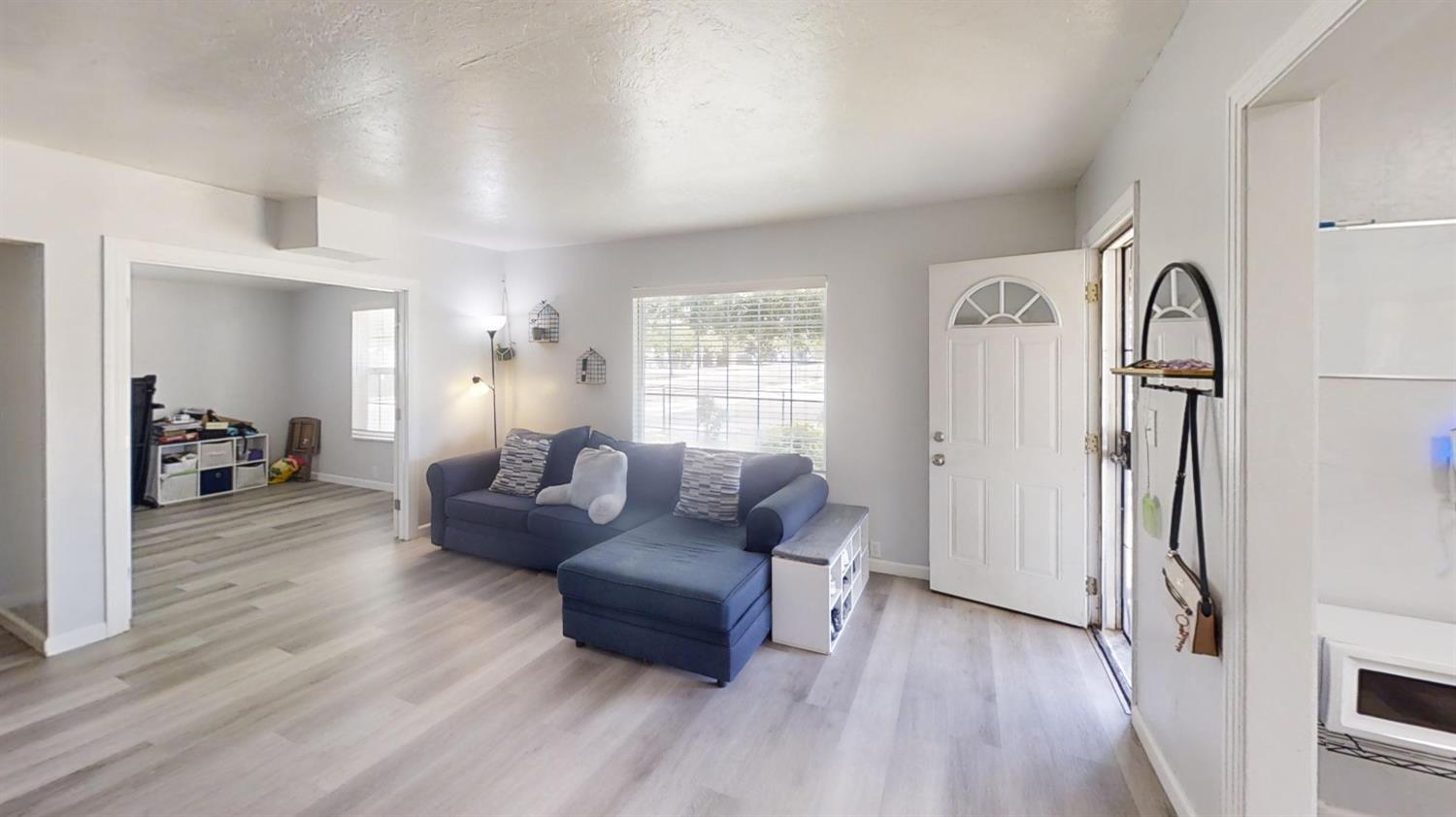 491 W Fir Ave, Pinedale, CA 93650